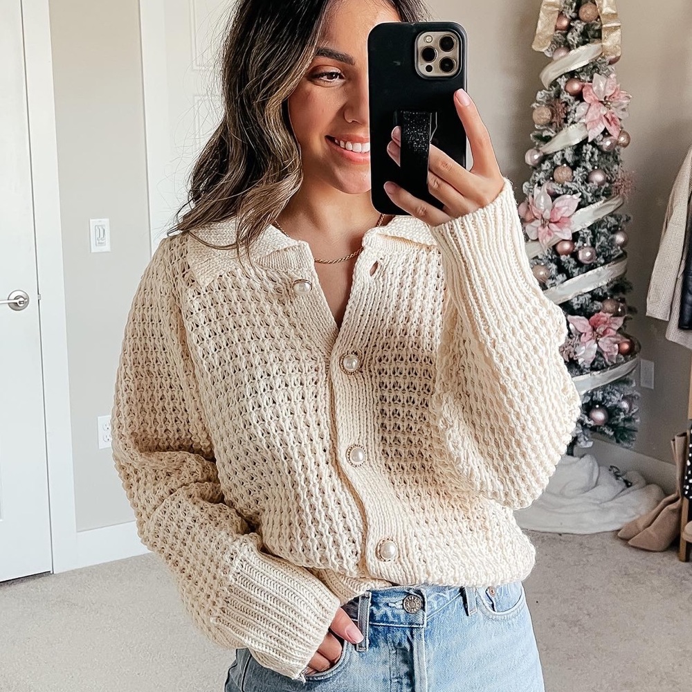 Collared Pearl Button Sweater LIKE NEW